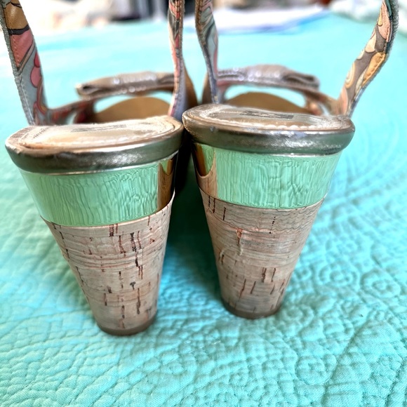 Anne Klein Gold Tone Leather Upper Cork Wedge Open Toe Sandal with Large Bow - Picture 8 of 16